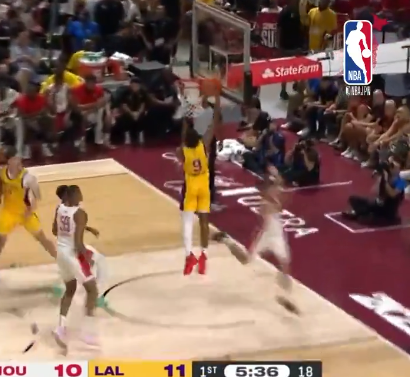 レイカーズに加入した新人2人の抜群コンビネーションプレイが話題に！