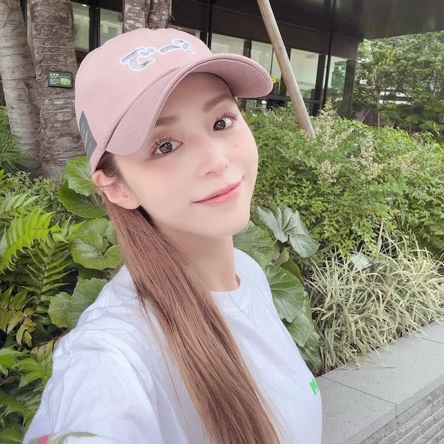 平野綾、「でー？キャップ」を被った姿を公開！