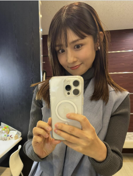 小倉優子、選挙特番で堂々コメント披露！上品コーデも注目の的に！