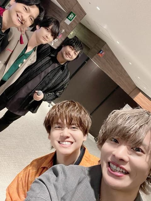 「素敵な笑顔すぎます、、！」声優 岡本信彦が投稿したイケメンだらけの写真に多くの黄色い声が！