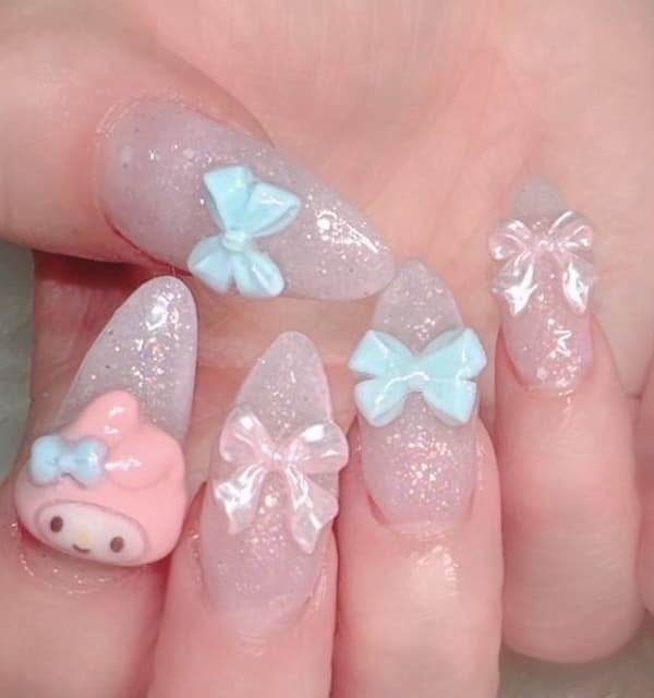 芹那、新ネイルを公開！ 「水色×ピンクが好き」春らしいデザインに「すっごい可愛い！」と絶賛の声