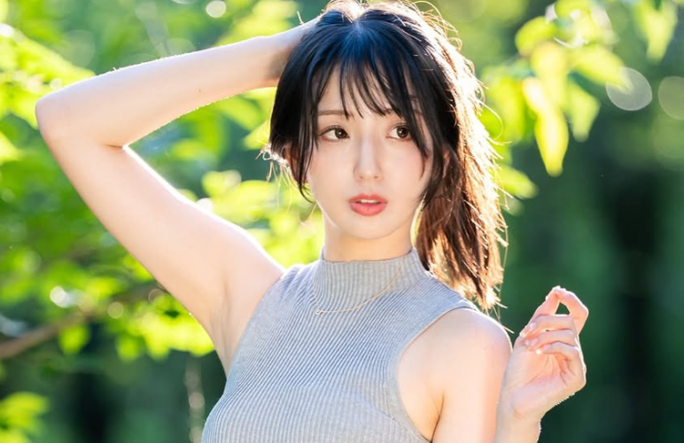 自然光に包まれて 池永百合が魅せる透明感あふれる夏の一枚