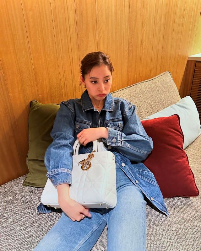 「クッションになりたい。」新木優子の私服が可愛すぎてファン悶絶