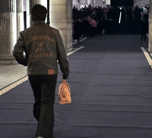 「真の王子の姿を見せてやる！」平野紫耀の屋外”Show Time”！ハイブランドをまとうプリンスに黄色い声援が止まらない！「スーパースターじゃん！」