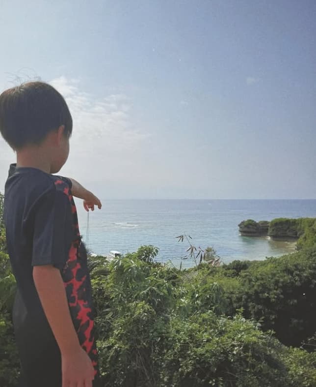 「沖縄のみなさま、よろしくお願いします‼」吉川ひなの、親子留学の決断にファンも応援の声！