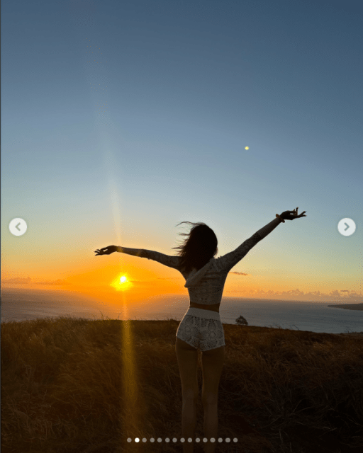 BLACKPINK・LISAがインスタ更新！「腰の位置が高すぎる」超絶美スタイル公開！