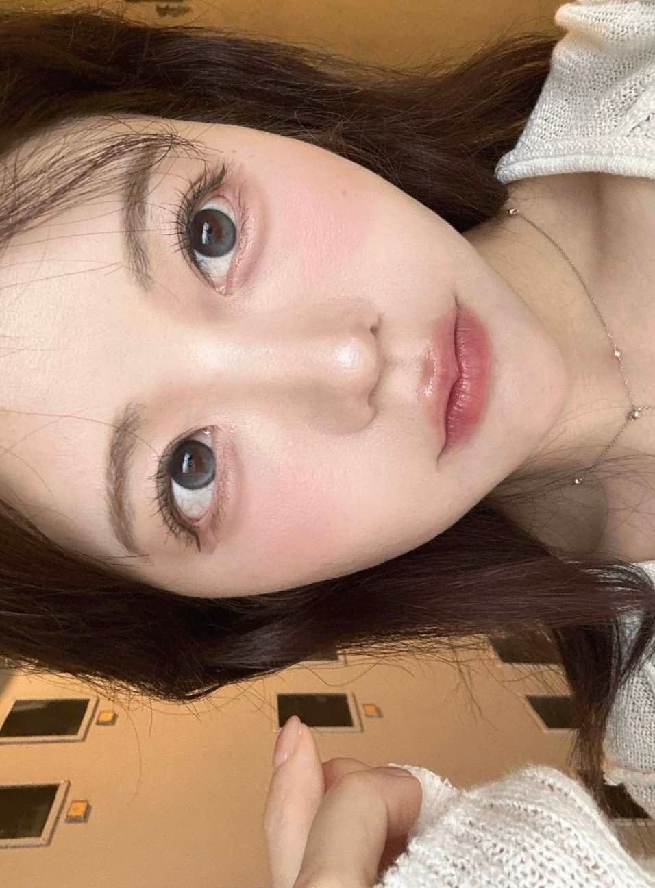 あの人気モデルの最新メイク投稿「めちゃくちゃ可愛い」