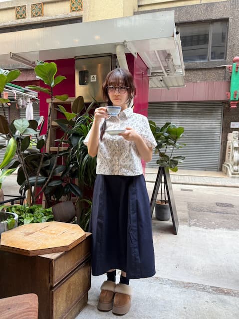 「香港のカフェ、おしゃれだ！！」伊織もえが香港で観光！オフショットも