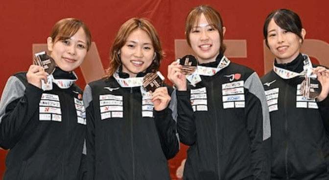 フェンシング美女子・東晟良、バンクーバーワールドカップで健闘！銅メダルを獲得した記念ショットを披露