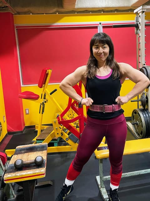 「少しだけ筋力トレーニングしましたー」浜口京子がパンプアップした姿を披露