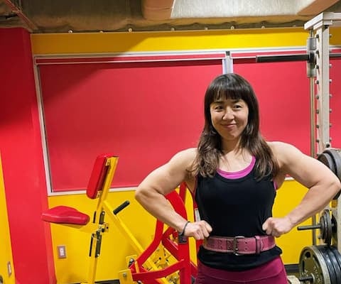 「少しだけ筋力トレーニングしましたー」浜口京子がパンプアップした姿を披露