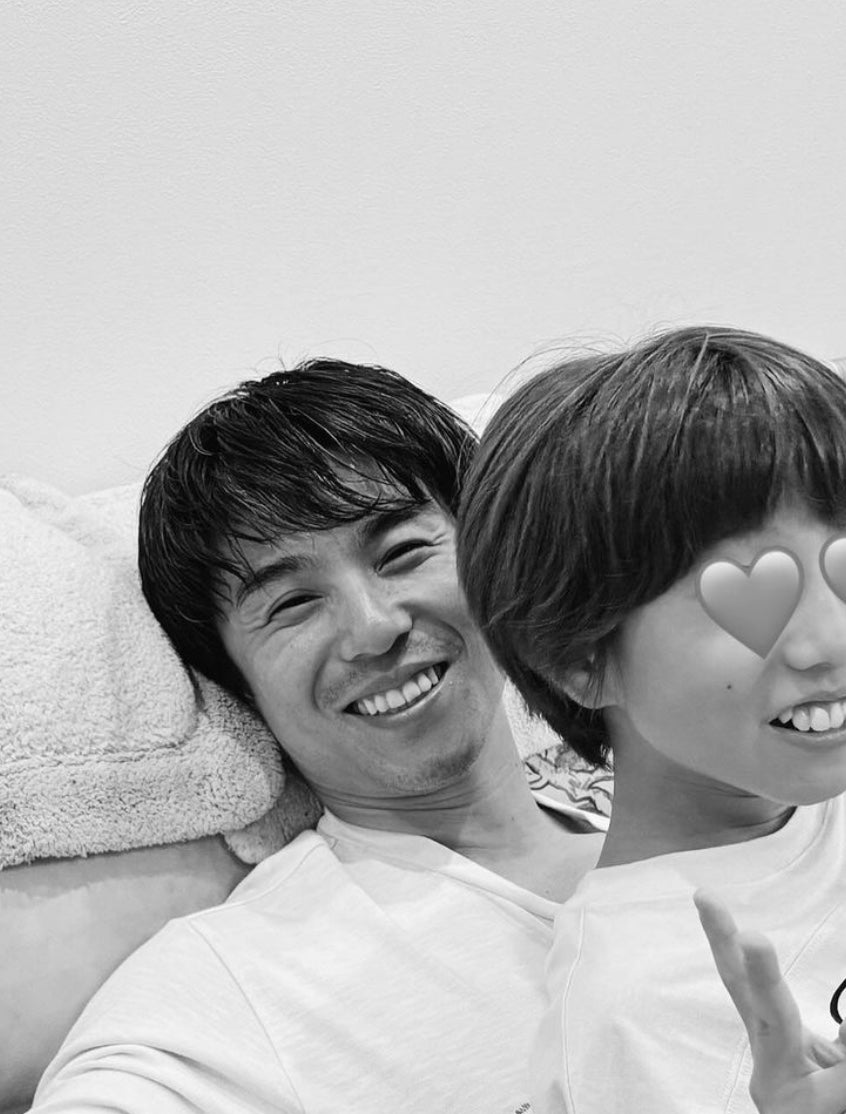 「Happy 36th birthday💙💙💙」仲良し夫婦ショットを公開