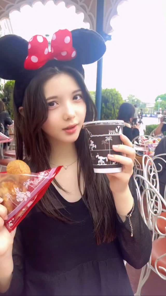 「変顔でパクついた直後に遭遇…！」松尾そのま、ディズニーでの赤面エピソードにファンほっこり