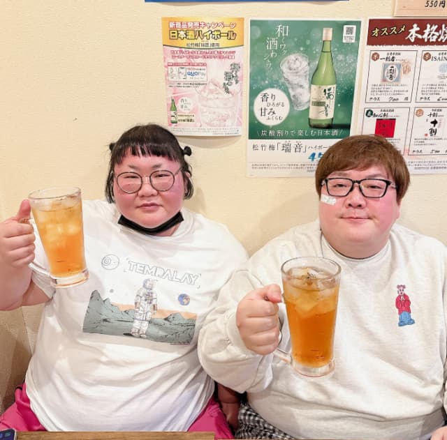 デカキンがあの芸人との2ショットを披露「双子すぎる」などと話題に