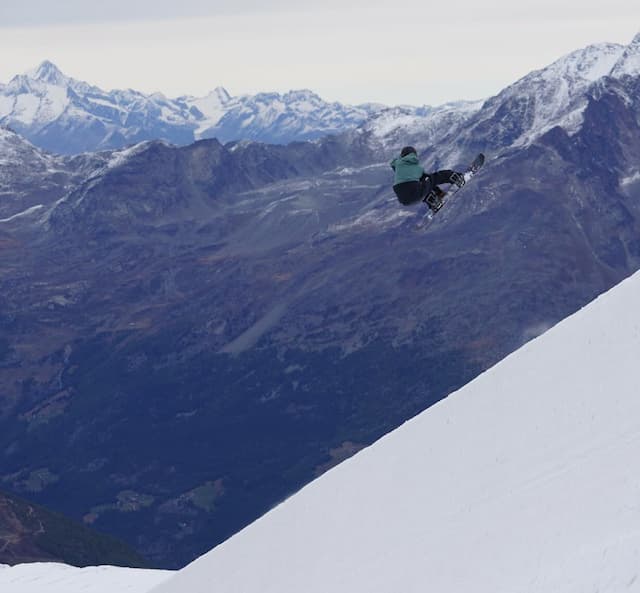 冨田せな　「Waiting for the good weather☁️」ゲレンデでのショットを公開