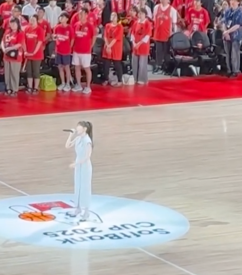 May J.、日本代表戦での国歌独唱と勝利を娘と共に祝福