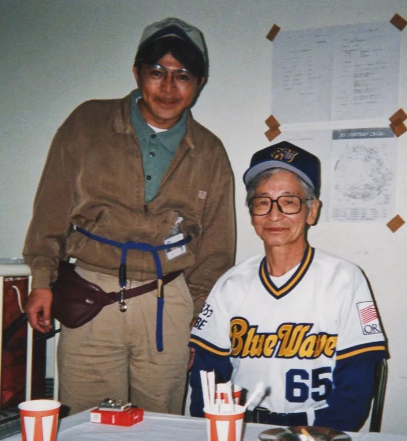 ムツゴロウ 仰木監督との2ショットを公開！背番号65のユニフォームも