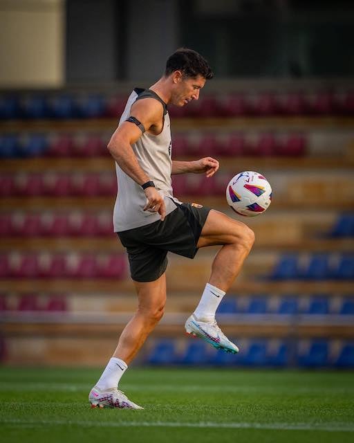 バルセロナFWレヴァントフスキがトレーニングショットを投稿📸