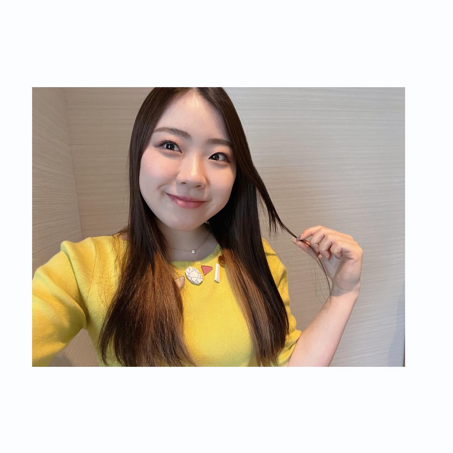 紀平梨花のオフショットが可愛い❣️  ファンからは「黄色の服お似合いです💛🤗」絶賛の声続々👀