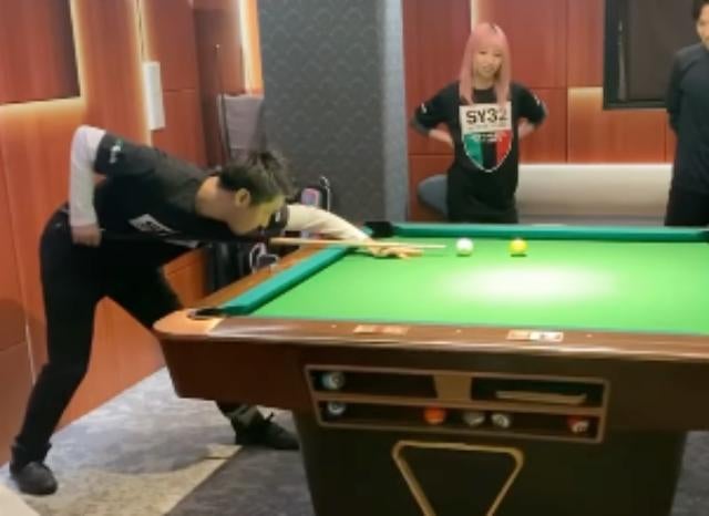 プロビリヤード選手・土方隼斗、〇〇しながらファンと交流！Maspool初体験の夜