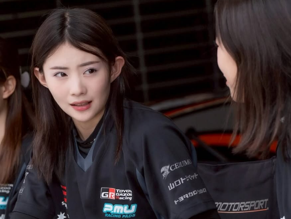 「めちゃ可愛いくて…」美女レーサー・富下李央菜、