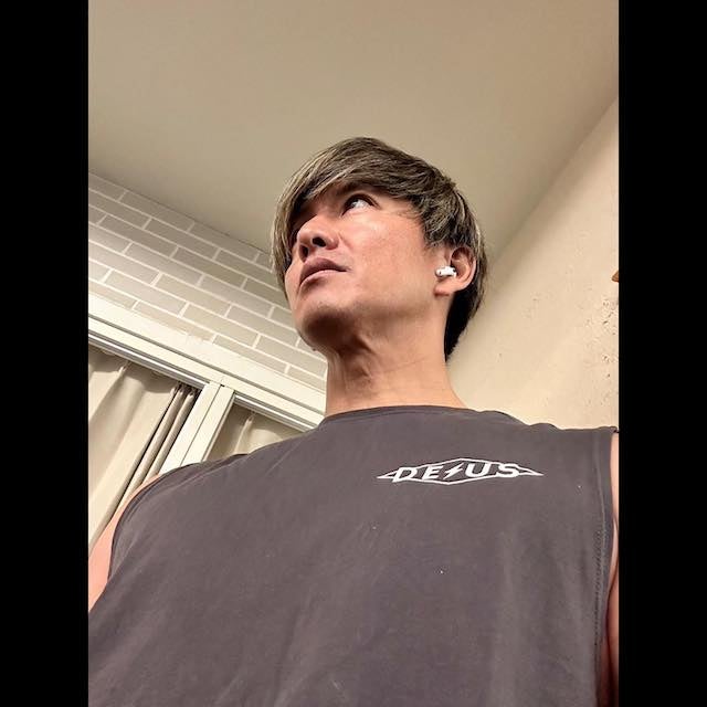 木村拓哉が最新ショットを公開✨ノースリーブ姿に多くの反響💓