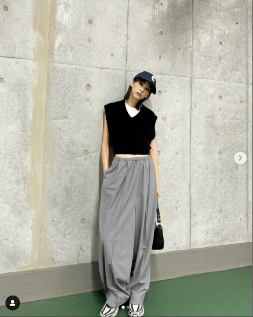 桐谷美玲「ゆるパン×ヘソ出し×キャップ」コーデが「カッコ可愛い」と話題！