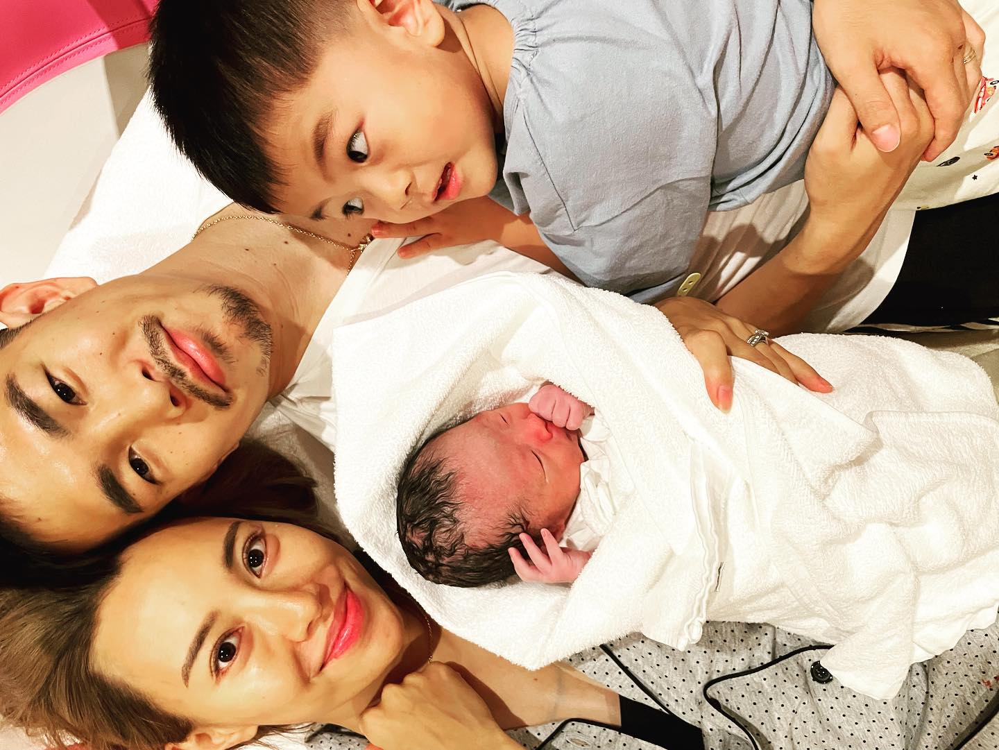 ボクシング井岡一翔、4人家族の大黒柱に❗️第二子誕生を報告👶✨