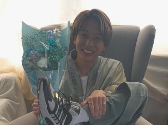 「鏡越しで目が合ってる〜」timelesz・寺西拓人、ABC-MART限定スニーカーのイメージキャラクターにグループで就任したことを報告！