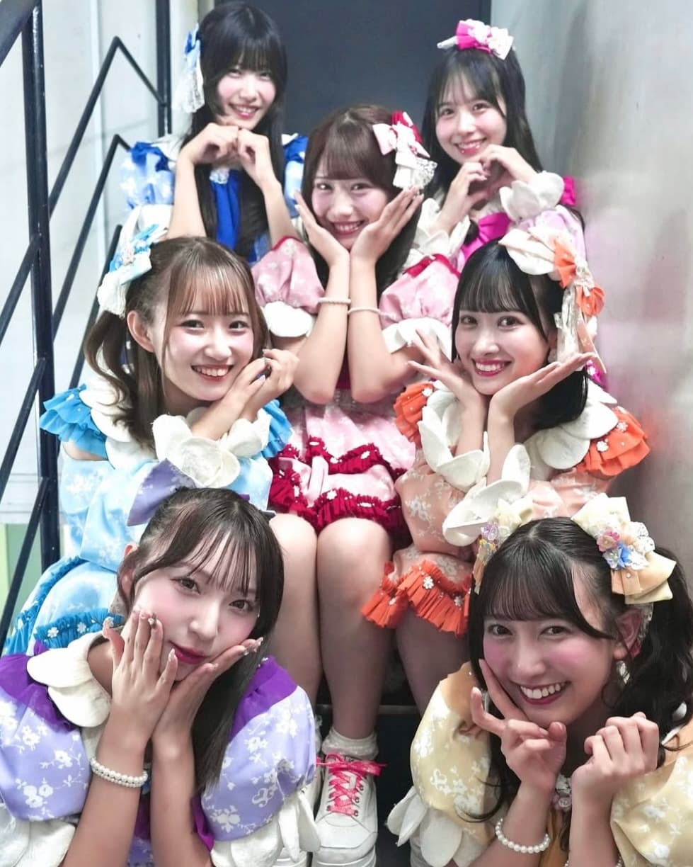 SWEET STEADY ライブ出演後の全員集合ショットを公開