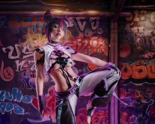 コスプレイヤーえなこがストリートファイターのキャラになりきりファンメロメロ