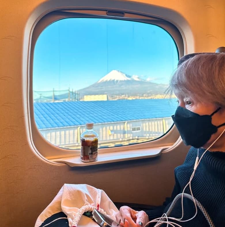 「眠いんだけど‥」研ナオコか公開した富士山ショットが美しすぎると話題！