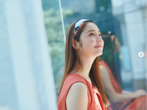 佐々木希、FRaUWeb連載の公開をPR