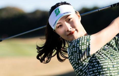 鶴岡果恋、新作ゴルフウェアで爽やかラウンドへ！軽井沢大会も視界良好