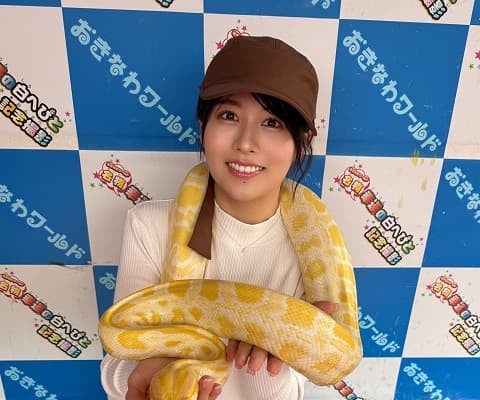 ロック画面で運気アップ!? ちとせよしのが大蛇との開運2ショットを公開！