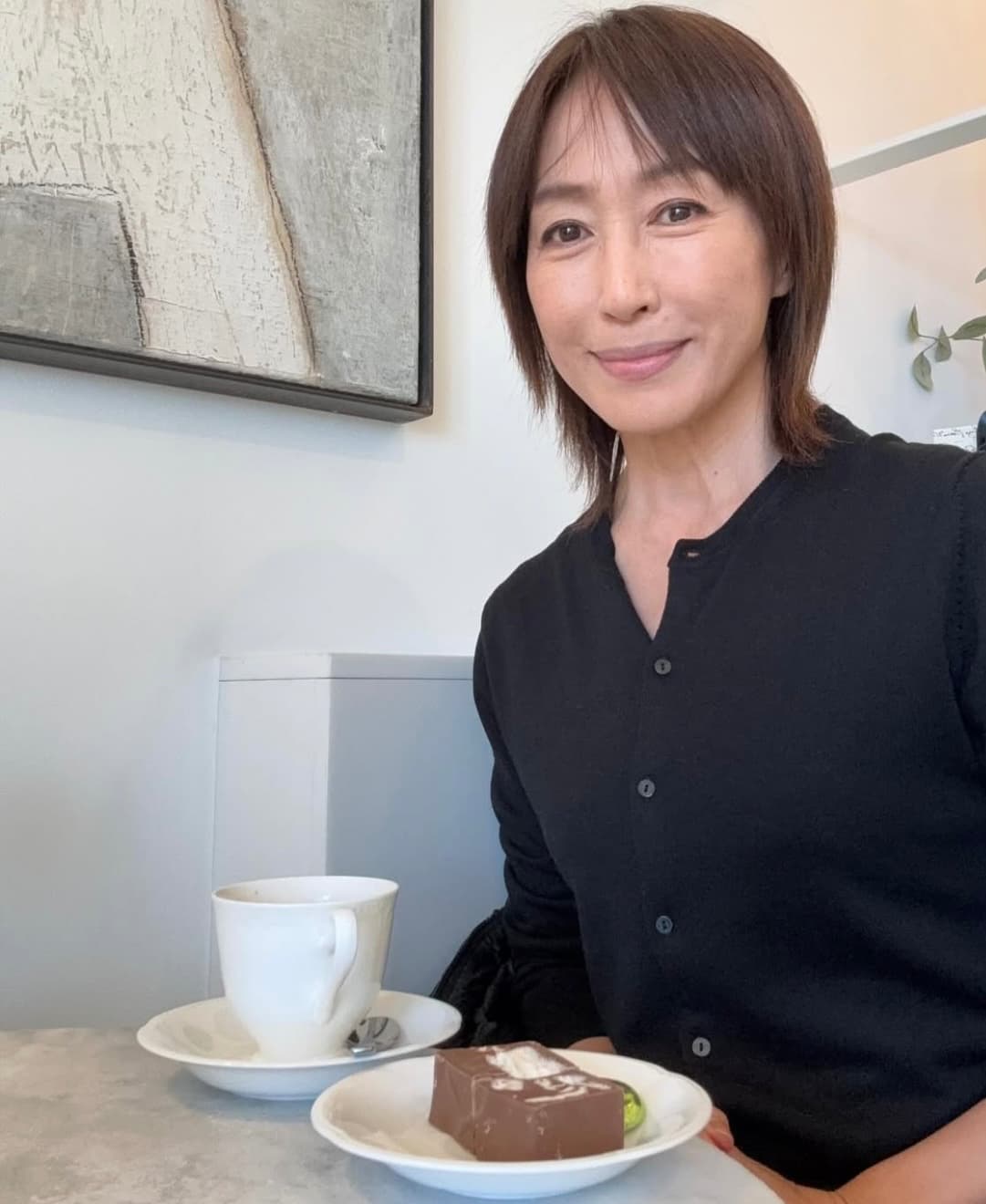 高島礼子、ひとりカフェを満喫！「スイーツの女王礼子ちゃん」「楽しみが溢れる」