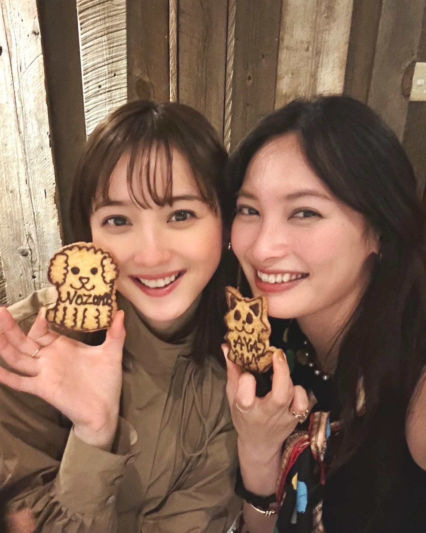 大政絢が佐々木希の35歳の誕生日をお祝い🎂美しすぎる仲良し2ショットが話題に🗣