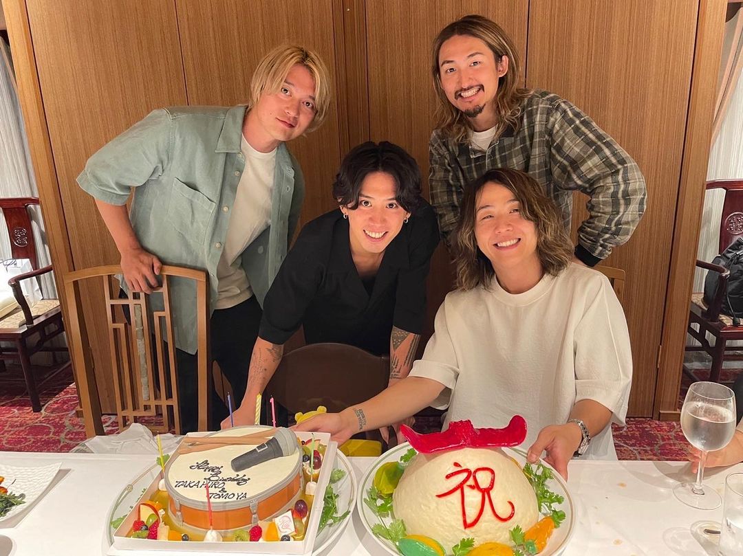 ”最強の家族”🎤ワンオク・TakaがドラマーTomoyaの誕生日を祝福🎉