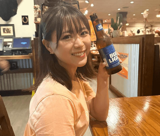 元AKB48のゴルフ美女子、グアムで超絶の爆食！グルメファイタースイッチの入った彼女に絶賛が止まらない「めちゃ可愛い」