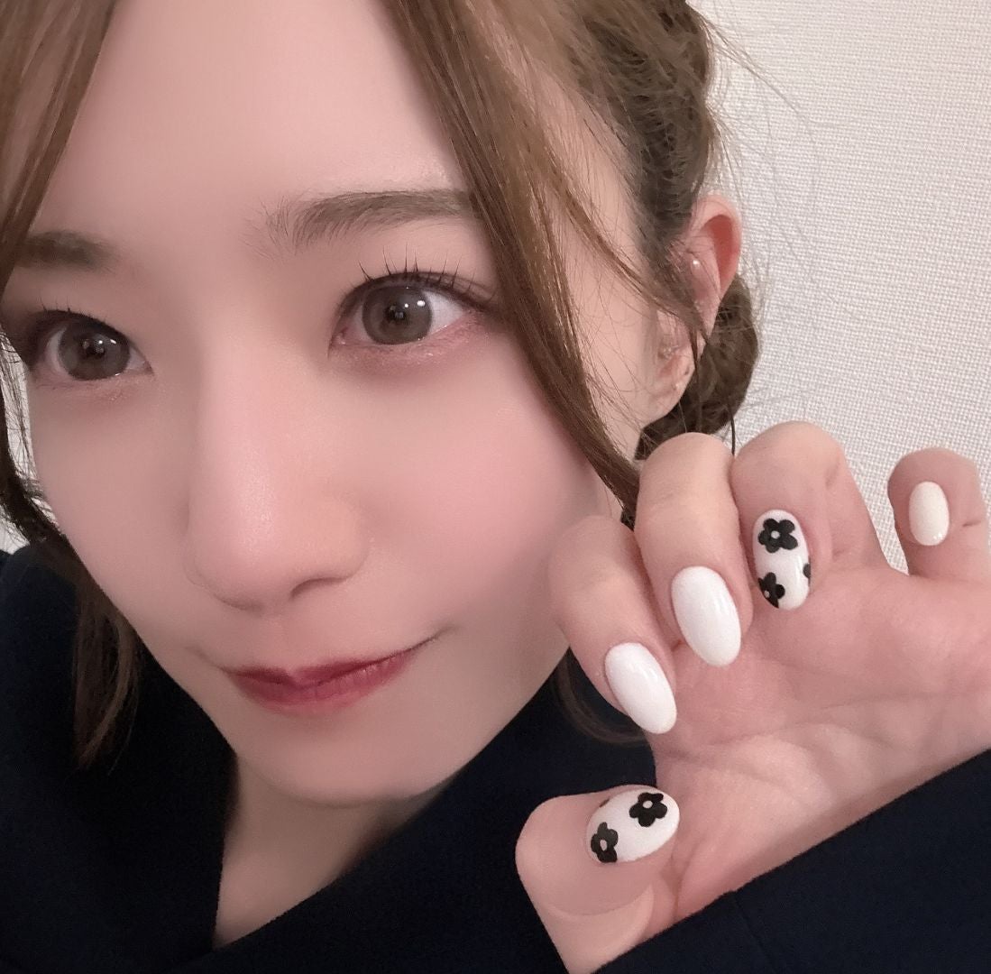 「ネイルとまつパ行ってきたよ！」あの美人プロ雀士の最新ショットが