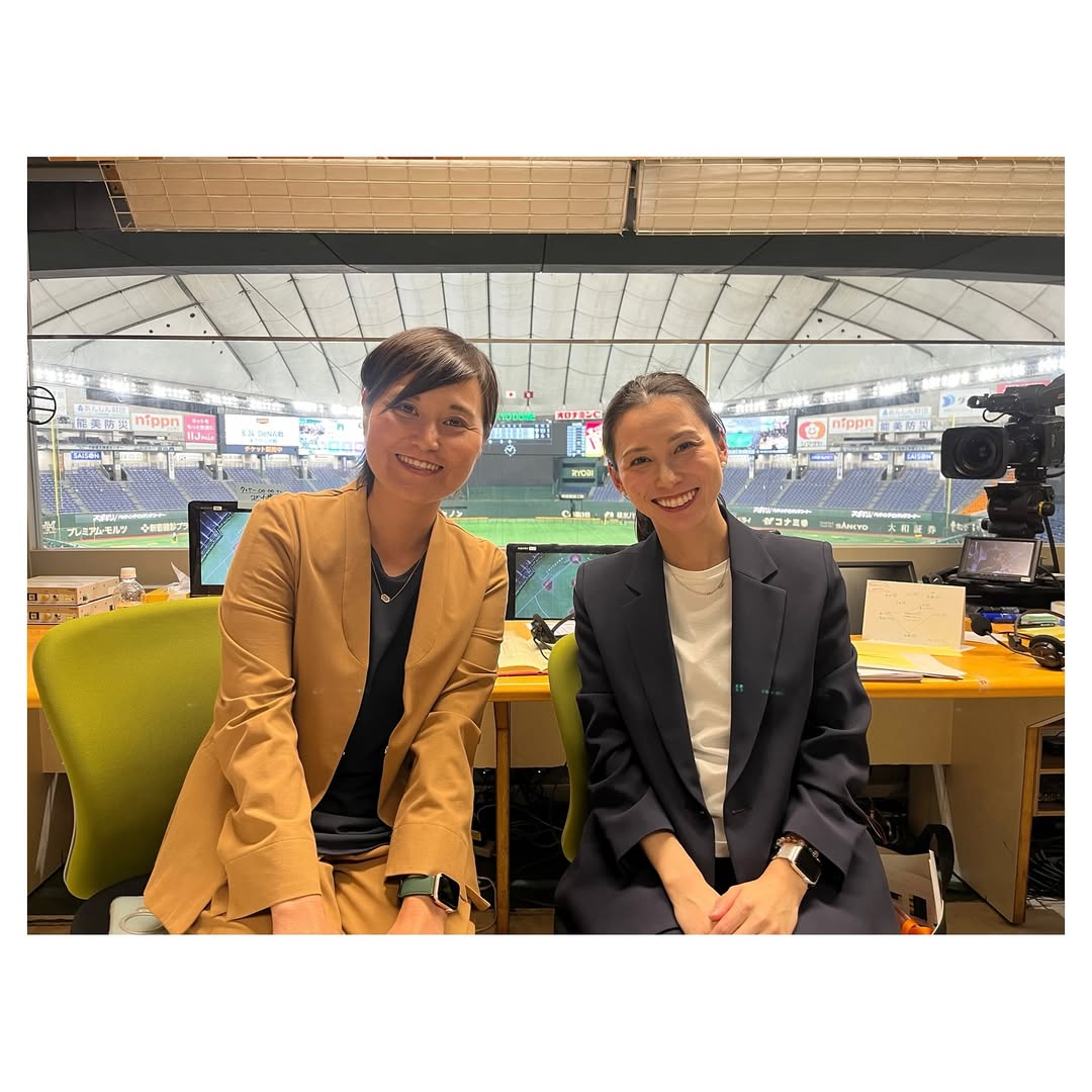 日本テレビアナウンサー・杉野真実、東京ドーム第一放送席にて侍ジャパン女子代表の〇〇監督とツーショット！