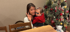 愛情あふれる投稿にファン感動！！岡副麻希、娘との「初めてのクリスマス」を報告！