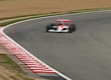 必見！F1名コーナー“プーオン”を全開で駆け抜けた歴代マシンの進化とは？