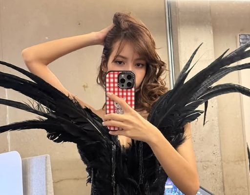 BLACKPINK・LISA、超絶スタイル際立つゴージャス