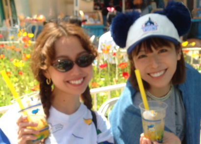 「夢の国で爆笑連発！」若槻千夏、pecoとのディズニー満喫ショットが可愛すぎる！