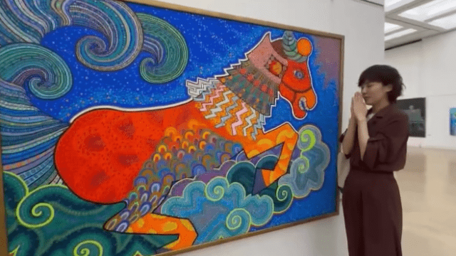 「幸せオーラを浴びて帰りたい私」にしおかすみこ、国立新美術館のお気に入り作品をパワースポット認定⁉