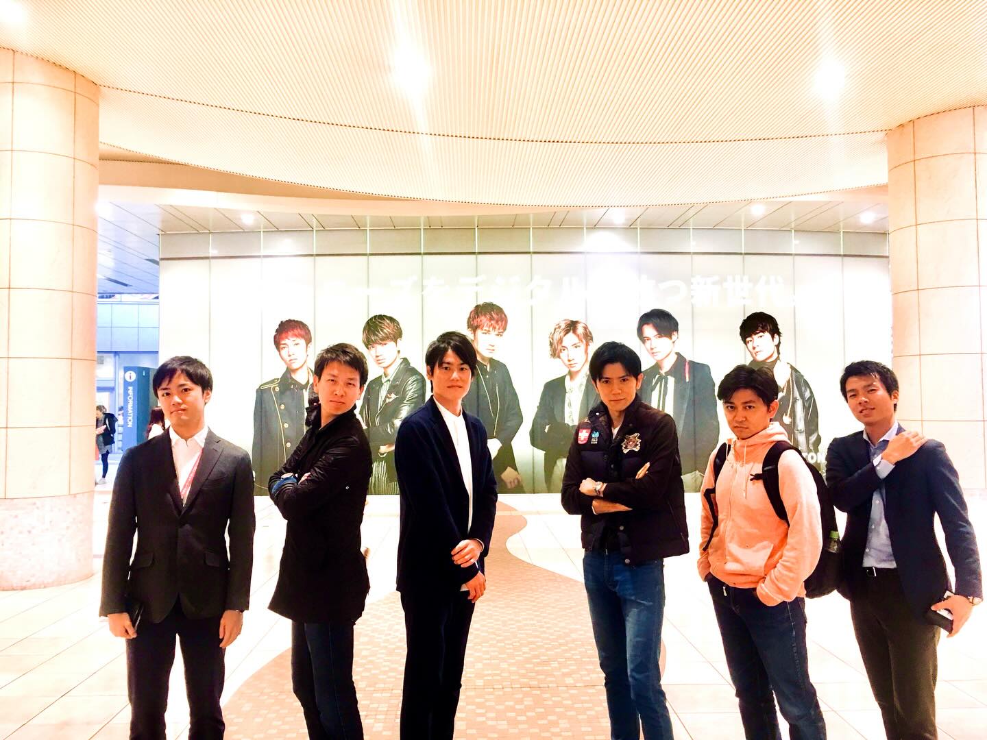 青木源太アナウンサーがSixTONESの6周年を祝福　思い出写真も公開