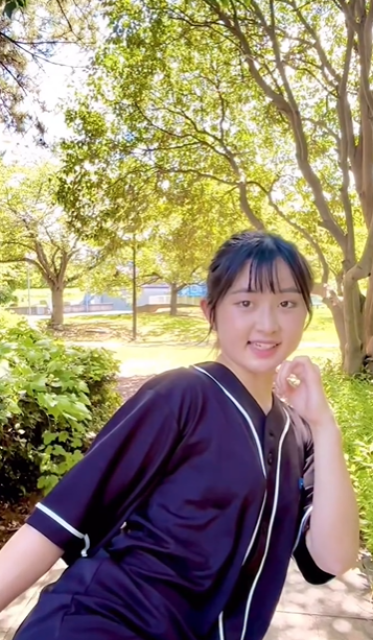 「英語を話しながらバランスとった！」女子大生キックボクサー 辻井和花の