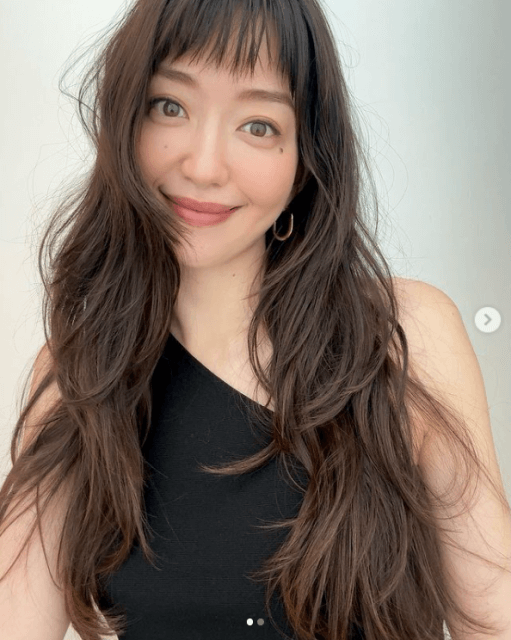 「神々しいまでの美しさ。」あの人気モデルの“オン眉”ヘアに注目が集まる