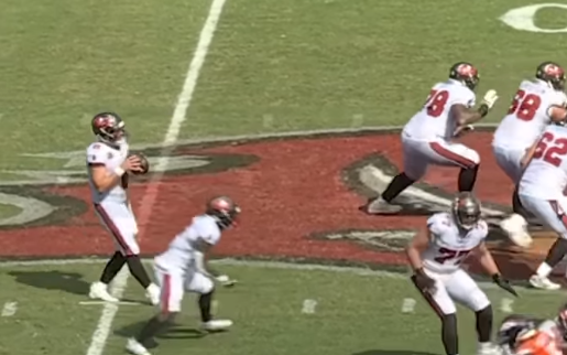 絶賛の嵐！バッキー・アービングが魅せる“神スピンムーブ”にNFLファン大熱狂！